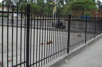 6 ft tall chain link fence